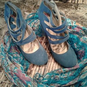 BP (NORDSTROM BRASS PLUM) STRAPPY BLUE SUEDE HEELS